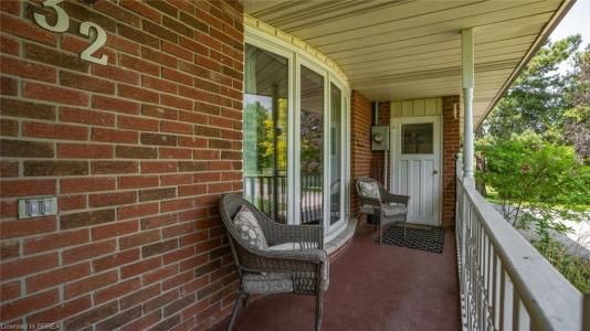32 IRISH LINE, Cayuga, Ontario N0A 1E0, Canada