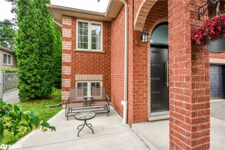 56 MONIQUE CRESCENT, Barrie, Ontario L4M 6Y4, Canada