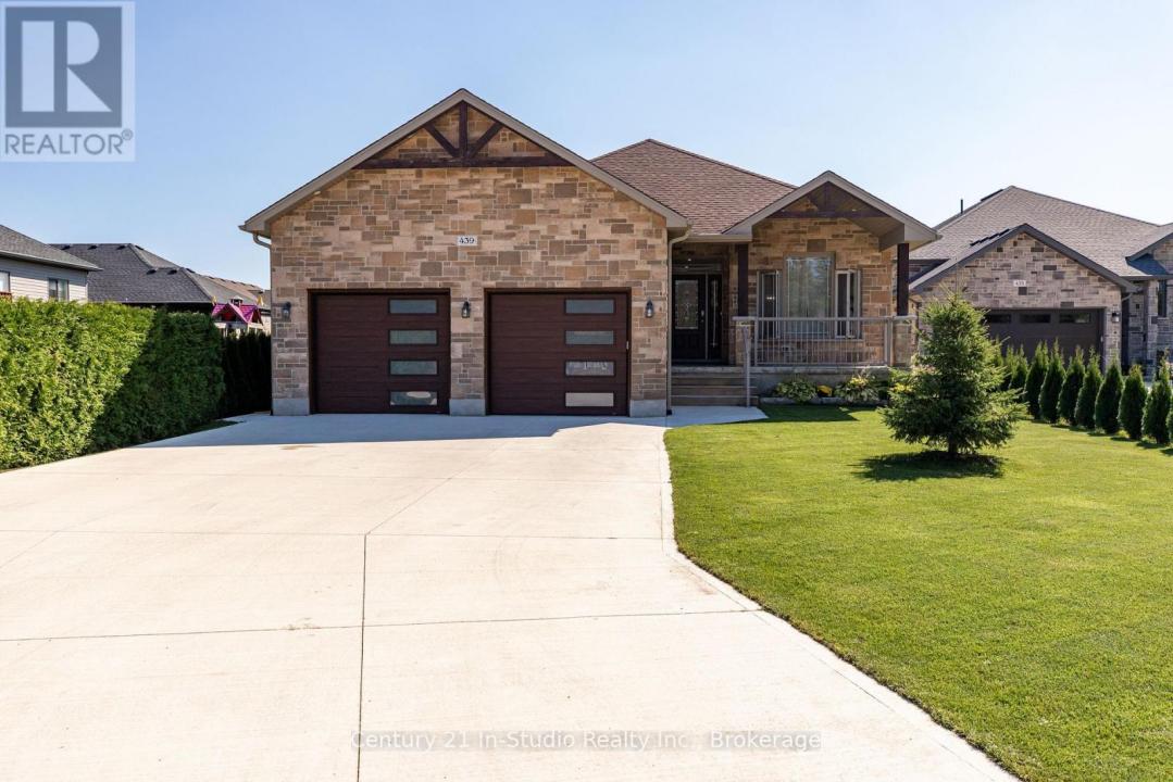 439 RIDGE STREET, Saugeen Shores, Ontario N0H 2C1, Canada