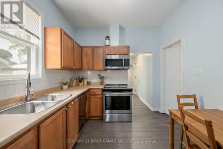 330 SALISBURY STREET, London East (east G), Ontario N5Y 3A9, Canadá