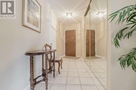 1230 MARLBOROUGH COURT, Oakville (cp College Park), Ontario L6H 3K6, Kanada
