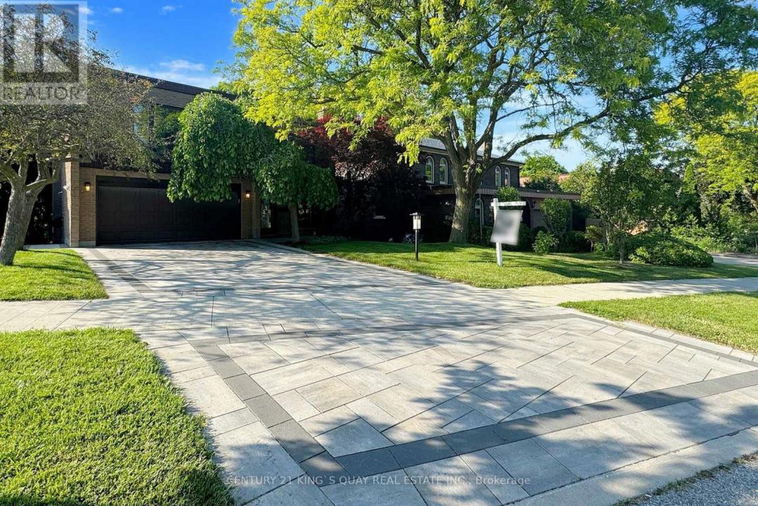 22 COREYDALE COURT, Toronto (bathurst Manor), Ontario M3H 4T2, Canada