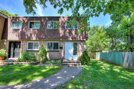 1097 Rue Woodside, Dollard-Des Ormeaux, Québec H9B 1R1, Canada