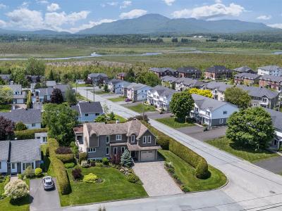 859  Rue Poitras, Magog, Québec J1X 5M6, Canada
