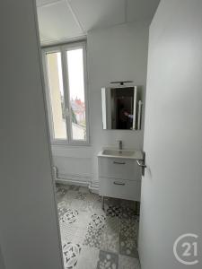 Moulins, Alvernia 03000, Francia