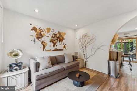 244 10th Street NE, וושינגטון, Washington D.C. 20002, ארצות הברית של אמריקה