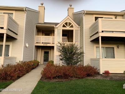 62 Briarwood Court, Howell, NJ 07731, USA