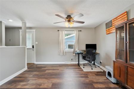 1026 Eisenhower Road, Hiawatha, Iowa 52233, USA