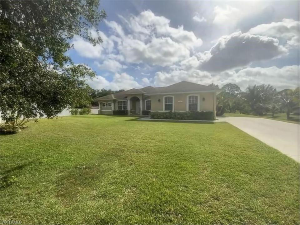 1108 Lee AVE, Lehigh Acres, פלורידה 33972, ארצות הברית של אמריקה 