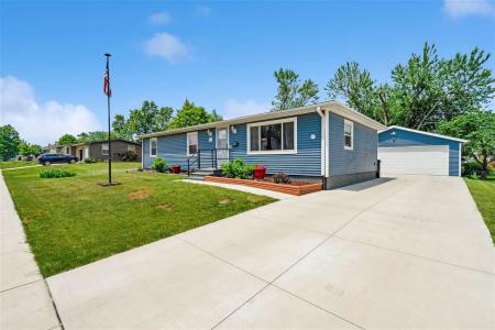 1026 Eisenhower Rd, Hiawatha, Iowa 52233, Stati Uniti