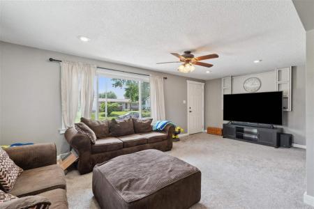 1026 Eisenhower Rd, Hiawatha, Iowa 52233, Stati Uniti