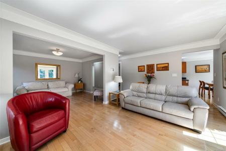 4135 ROCKHOME GDNS, Saanich, British Columbia V8X 5K4, Canada