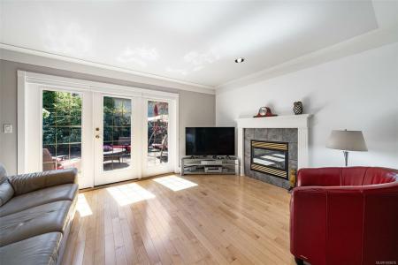 4135 ROCKHOME GDNS, Saanich, British Columbia V8X 5K4, Canada