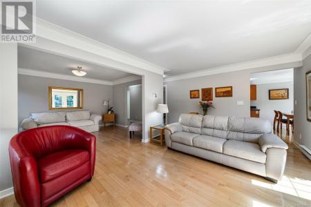 4135 ROCKHOME GARDENS, Saanich, ブリティッシュコロンビア V8X 5K4, カナダ