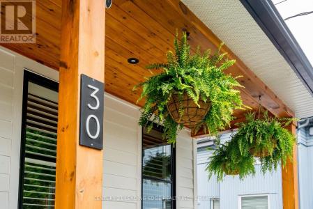 30 VICTORIA STREET, Whitchurch-stouffville (stouffville), Ontario L4A 3R7, Canada