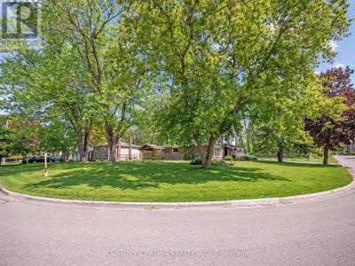 7 MAY AVENUE, East Gwillimbury (sharon), Ontario L0G 1V0, Canada
