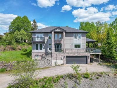 12 KILLARE STREET, North Bay, Ontario P1A 4H8, Kanada
