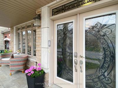1062 BLACKHALL CRESCENT, Newmarket, Ontario L3X 0B3, Canada