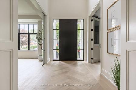 331 SANDLEWOOD ROAD, Oakville, Ontario L6L 3R9, Canadá