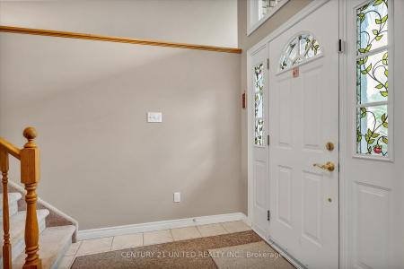 1329 WHITE CRESCENT, Peterborough West, أونتاريو K9K 2L6, كندا 