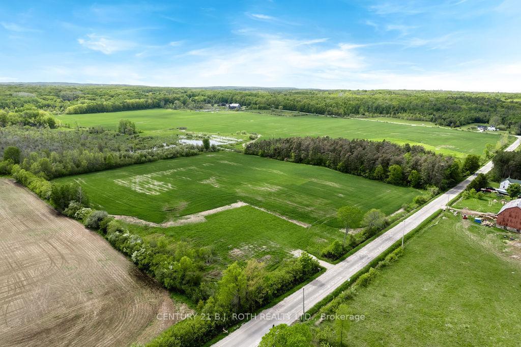 584 CURRY ROAD, Penetanguishene, Ontario L9M 2C8, Canada