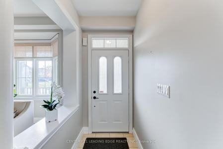 5 WOODBINE PLACE E, Oshawa, Ontario L1L 1C6, Canada