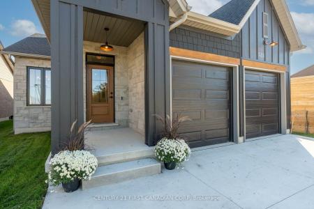 128 SCOTTS DRIVE, Lucan Biddulph, Ontario N0M 2J0, Canada
