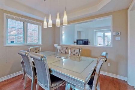 46 RUSH ROAD, Aurora, Ontario L4G 7G5, Canadá