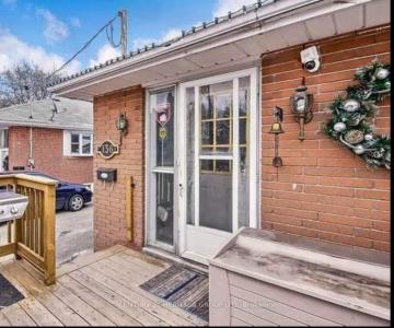 136 SEPTONNE AVENUE, Newmarket, Ontario L3Y 2W3, Kanada