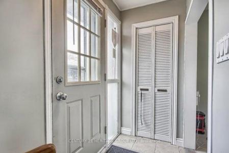 136 SEPTONNE AVENUE, Newmarket, Ontario L3Y 2W3, Kanada
