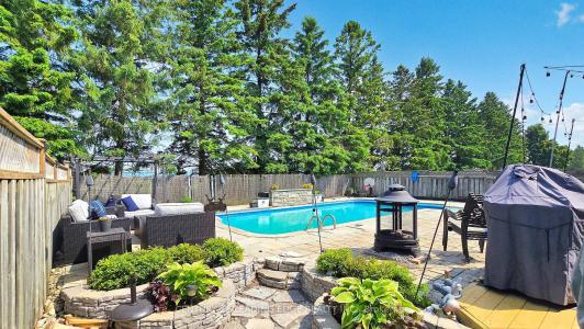213 MCCAFFREY ROAD, Newmarket, Ontario L3X 1K1, Canada