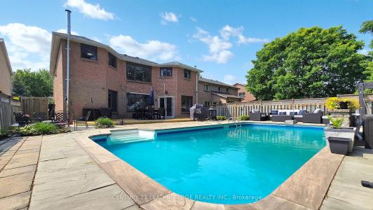 213 MCCAFFREY ROAD, Newmarket, Ontario L3X 1K1, Canada