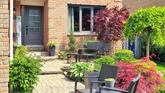 213 MCCAFFREY ROAD, Newmarket, Ontario L3X 1K1, Canada