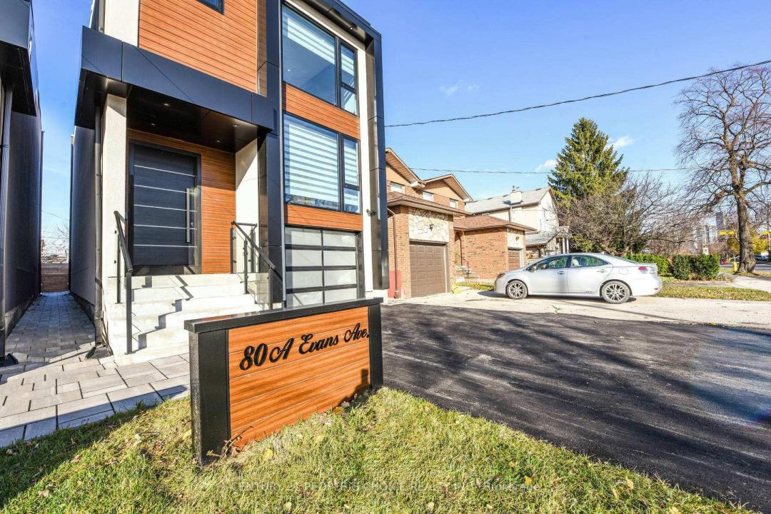 80A EVANS AVENUE, Toronto, Ontario M8Z 1H8, Canadá