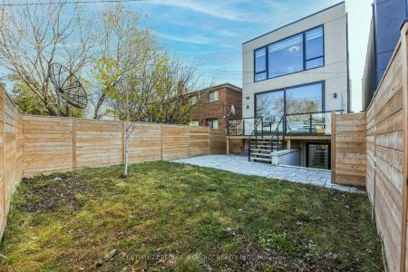 80A EVANS AVENUE, Toronto, Ontario M8Z 1H8, Canadá