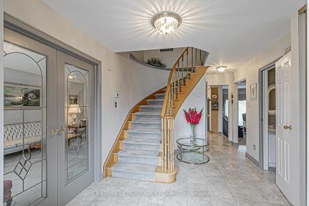 861 COLUMBIA COURT, Newmarket, Ontario L3Y 6L6, Canada