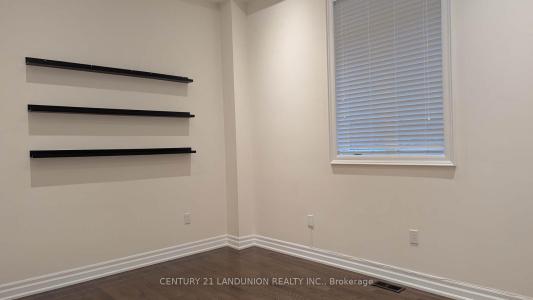 86 HAMSTER CRESCENT, Aurora, Ontario L4G 3G7, Canadá