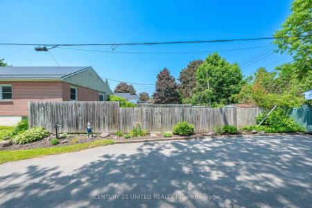798 NICHOLLS PLACE, Peterborough North, Ontario K9H 5T5, Kanada