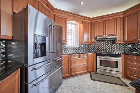 47 VINEYARD AVENUE, Whitby, Ontario L1P 1X5, Canada