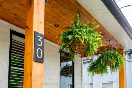 30 VICTORIA STREET, Whitchurch-Stouffville-, Ontario L4A 3R7, Canada