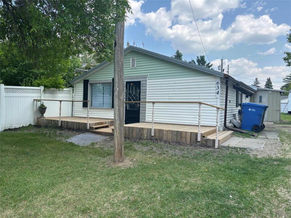 634 BROADWAY AVENUE, Killarney, Manitoba R0K 1G0, Canada