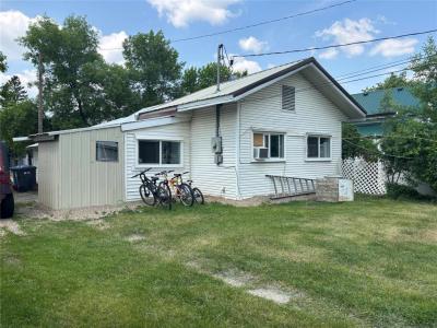 634 BROADWAY AVENUE, Killarney, Manitoba R0K 1G0, Canada