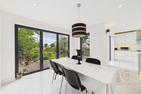Tolworth Rise North, SURBITON, United Kingdom