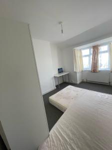Priors Croft, LONDON, United Kingdom