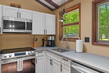 8 Big Boulder Road, Lake Harmony, Pennsylvania 18624, USA