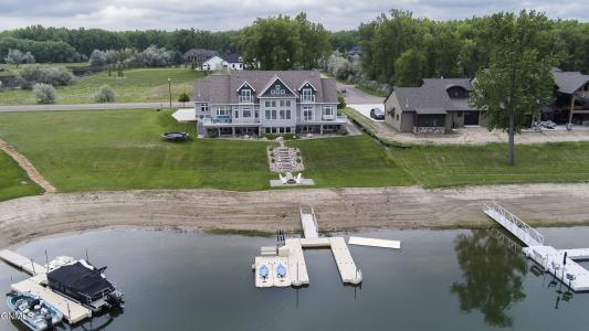 2008 Larson Road, Bismarck, ND 58504, USA