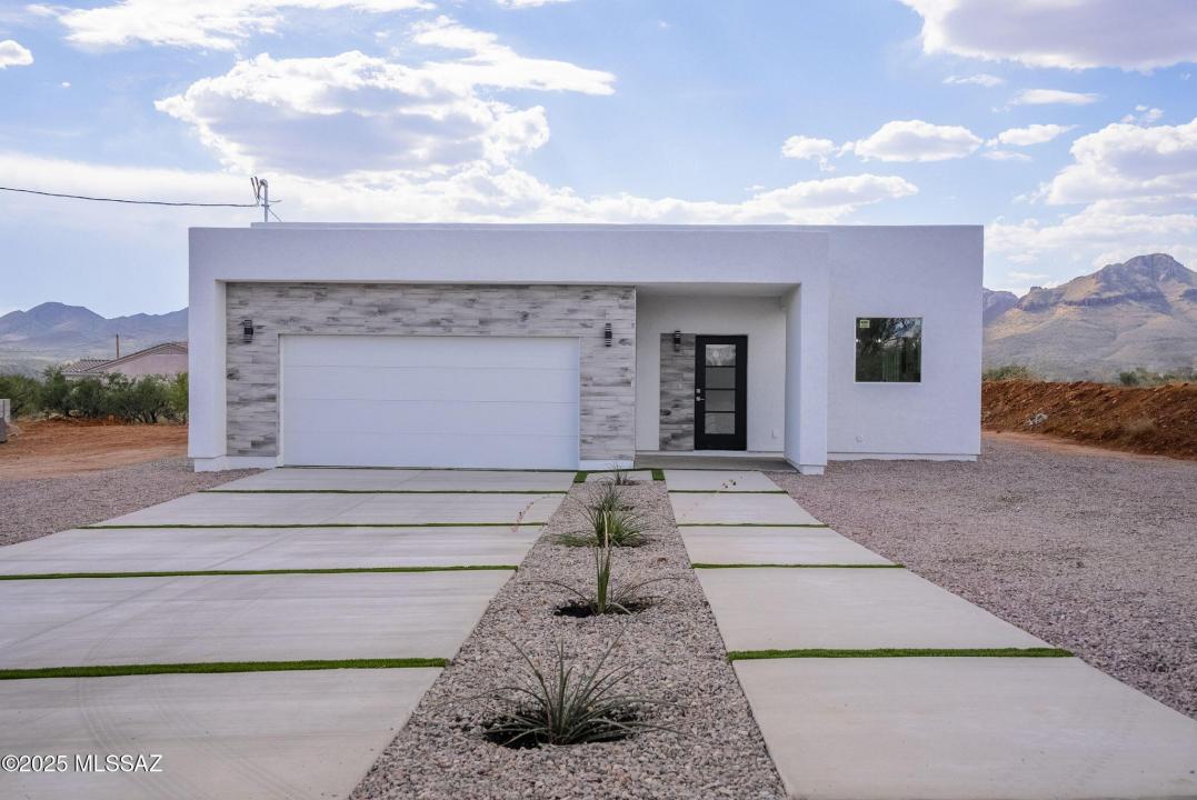 1030 Calle Coyote, Rio Rico, Arizona 85648, USA