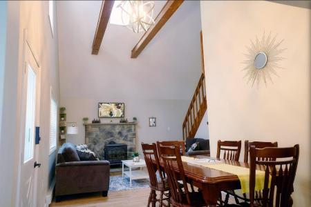 2117 Sheshequin Drive, Pocono Lake, Pennsylvanie 18347, États-Unis