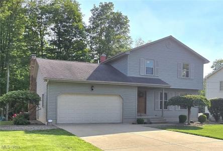 4885 Warwick Drive S, Canfield, Ohio 44406, USA
