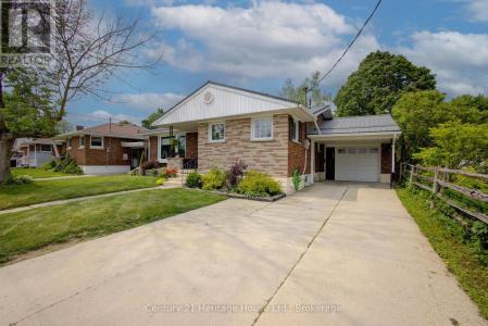 376 LAMBTON STREET EAST, West Grey, אונטריו N0G 1R0, קנדה